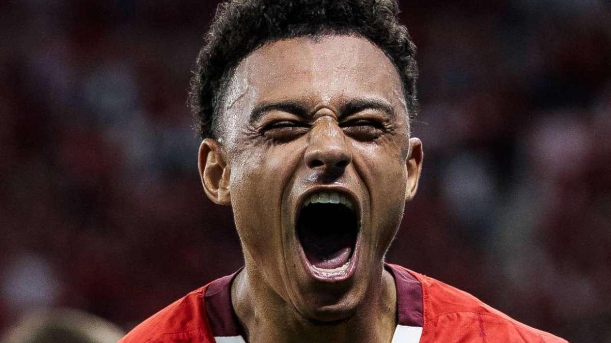 Spinosi: "Ndoye nel mirino di tanti club, ma nulla di concreto. Può giocare anche da quinto"
