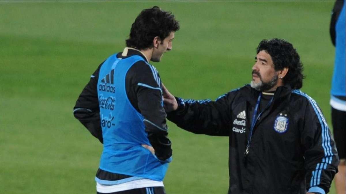 Maradona, arriva anche l'omaggio dei tre eroi del triplete Materazzi, Cordoba e Milito 