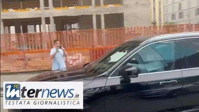 VIDEO - Bellanova, la prima giornata nerazzurra continua: arrivo in sede per la firma del contratto con l'Inter 