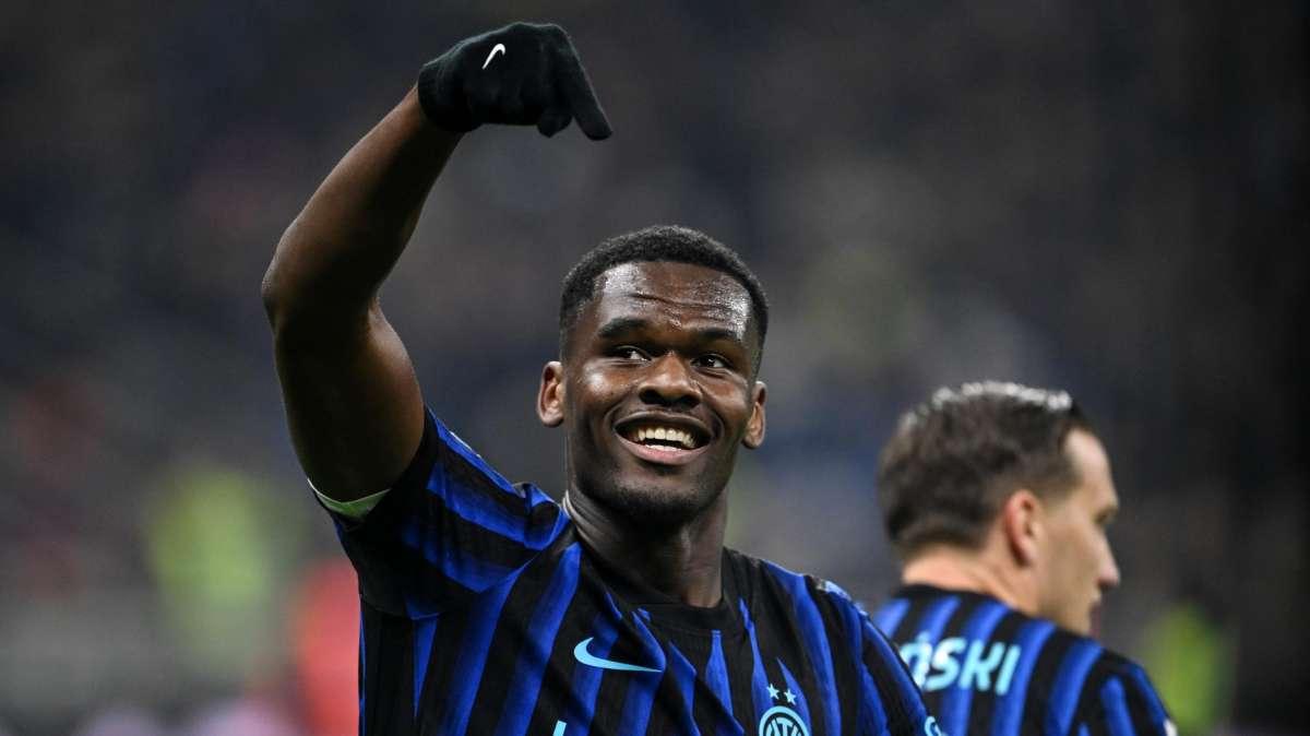 VIDEO - Riad, allenamento speciale per alcuni piccoli nerazzurri con Bonny, Kolarov e Luis Henrique
