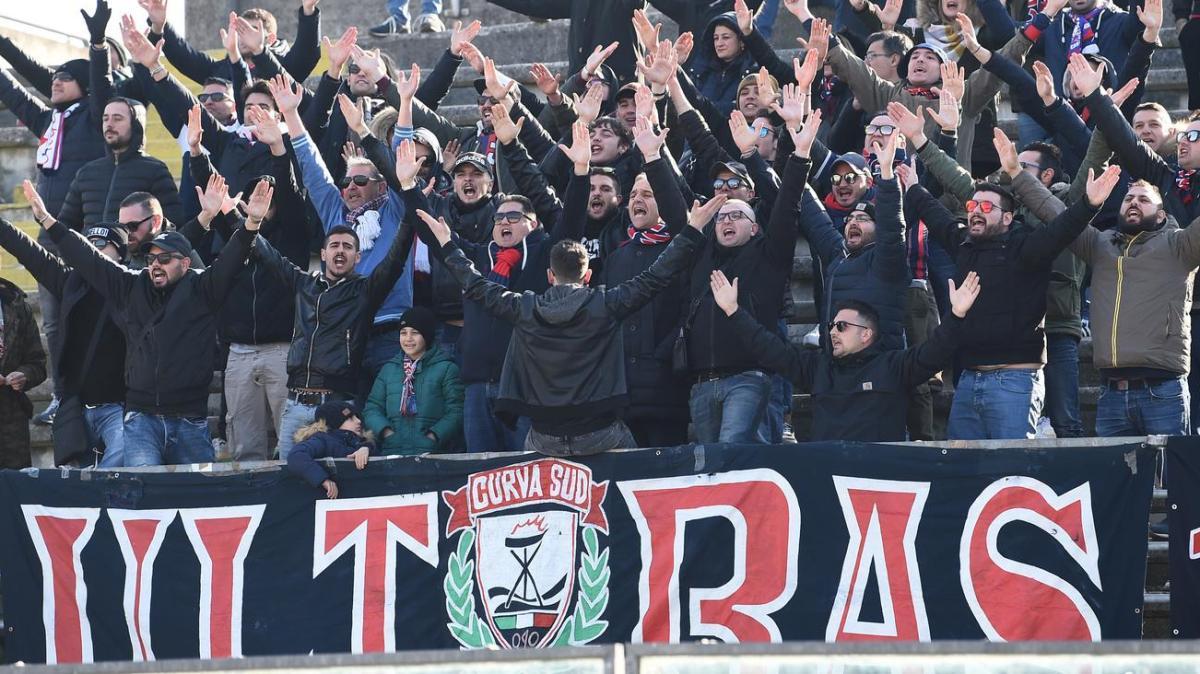 Crotone, tifosi in silenzio per i primi 15' del match contro l'Inter U23