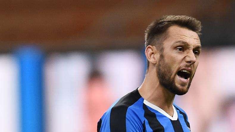 Anche la Federcalcio olandese rende omaggio a Stefan de Vrij