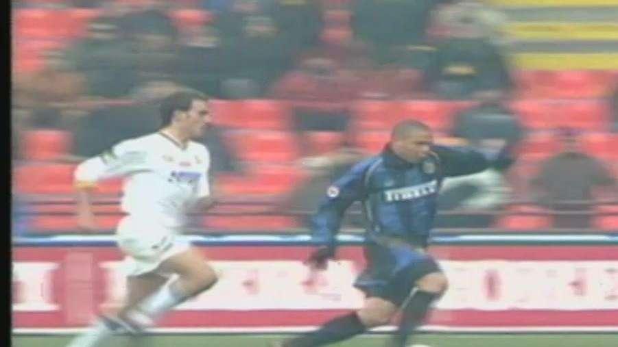 VIDEO - Accadde oggi - Punizioni mancine, lo show di Vieri-Ronaldo e gli slalom di Adriano