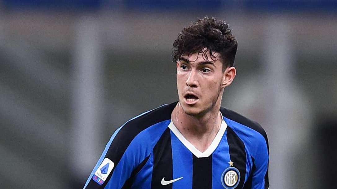 Bastoni esulta e carica l'Inter in vista delle semifinali di EL: "Semi-finals!"