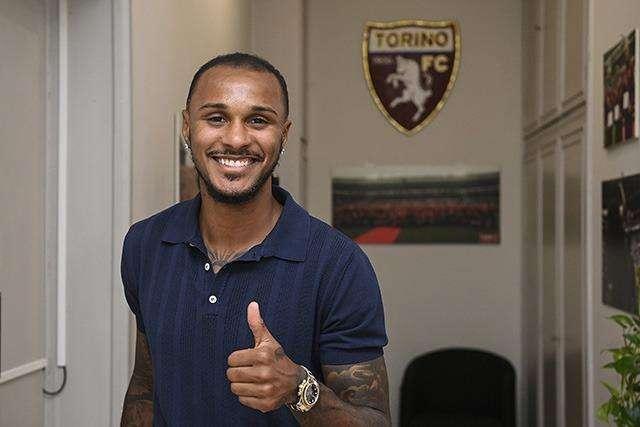 Lazaro: "Contento di essere qui, non vedo l'ora di iniziare. Il 19 è il numero perfetto per me"