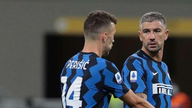 Verso il Cagliari - Anche oggi lavoro a parte per Perisic e Kolarov: difficile un loro rientro. Conte ne recupera due