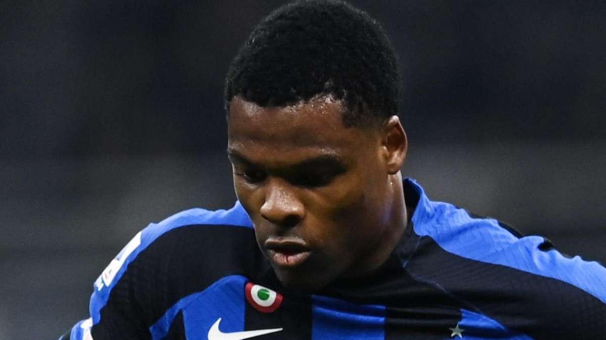 Vigilia di Champions con compleanno: gli auguri dell'Inter a Denzel Dumfries
