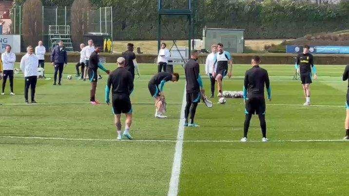 VIDEO - Brivido Barella: contrastato da Lukaku, rimane a terra dolorante. Poi torna al suo posto