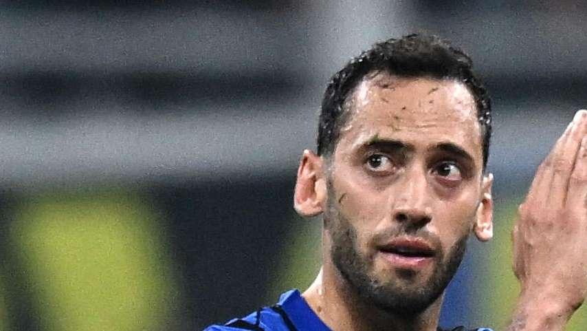 L'ex Galatasaray Çolak sarcastico: "Qualcuno ha visto Calhanoglu in campo col Galles?"