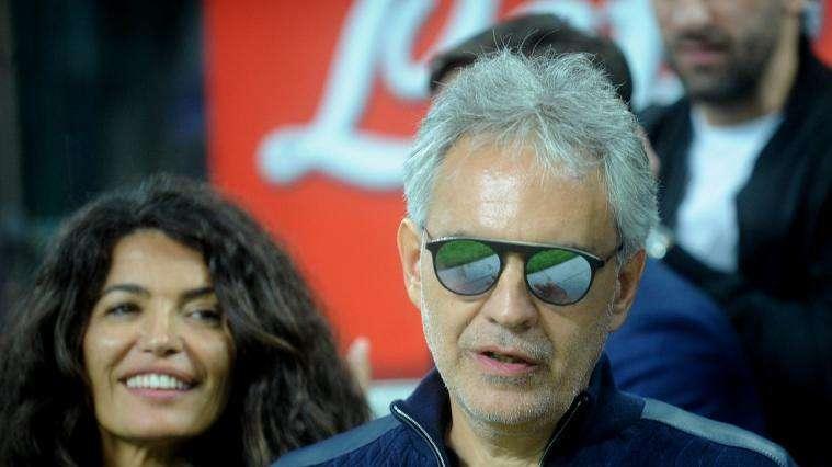 L'esibizione di Andrea Bocelli al Centro Sportivo Suning