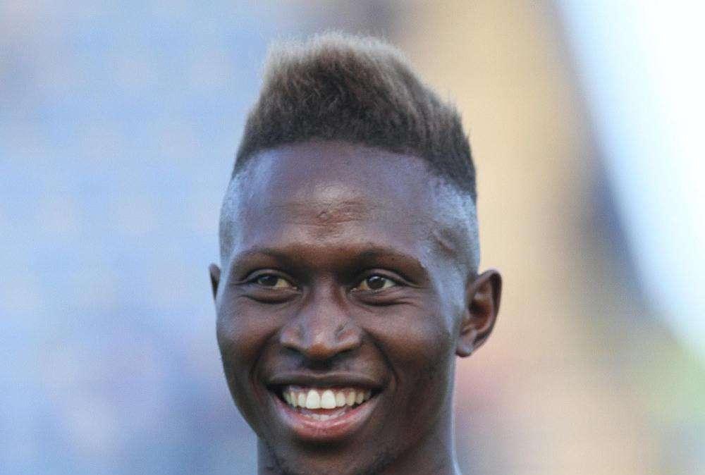 Roma, Yanga-Mbiwa out 20 giorni: salta l'Inter