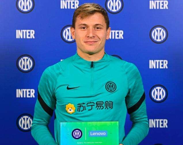 Barella riceve il 'Lenovo Player of the Month', l'Inter: "Ma che bel giocatore!"