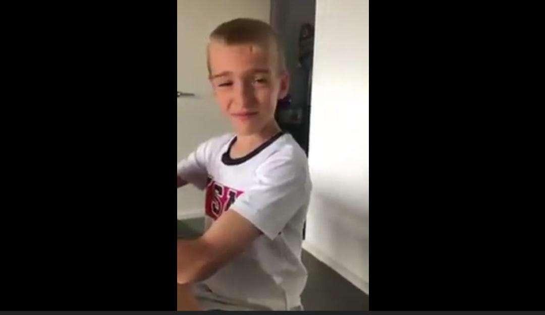 VIDEO - Il gesto di Borja Valero jr: dona i soldi del regalo in beneficenza e si commuove