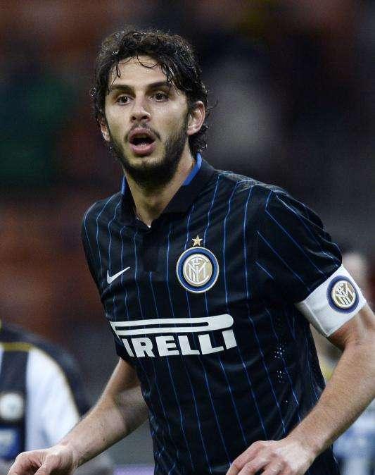 VIDEO - Vigilia di Napoli-Inter: torello show, Ranocchia fulmina Brozovic con un tunnel!