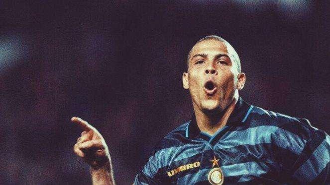 Ronaldo il Fenomeno compie 43 anni, l'Inter: "Velocità e classe hanno incantato tifosi, compagni e avversari"
