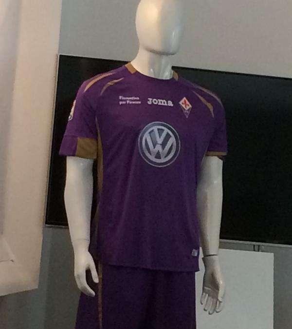 FOTO - Ecco la maglia speciale della Viola domani