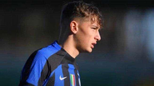 Italia U19, i convocati del raduno prima della fase élite in Germania: presente anche Francesco Pio Esposito 