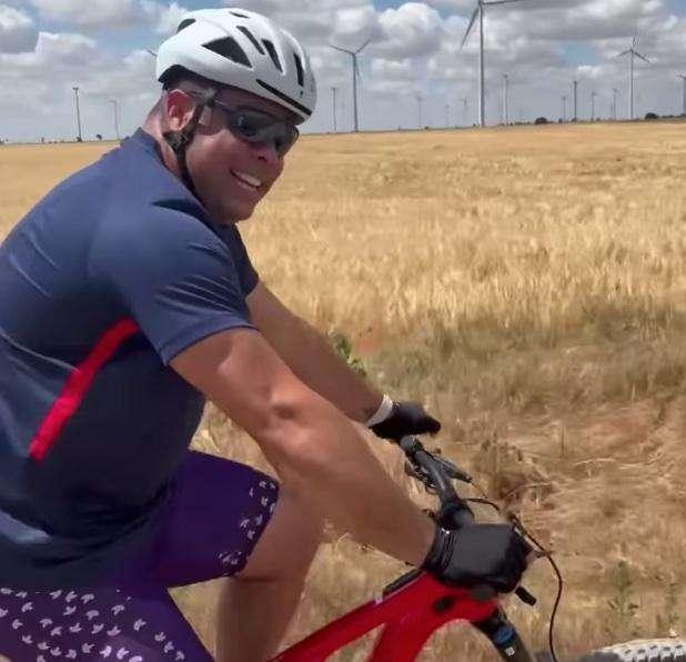 Ronaldo, promessa mantenuta per il suo Valladolid: completato il Cammino di Santiago di Compostela