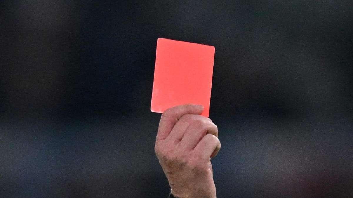 IFAB, via libera alle nuove regole: rosso per chi parla coprendosi la bocca