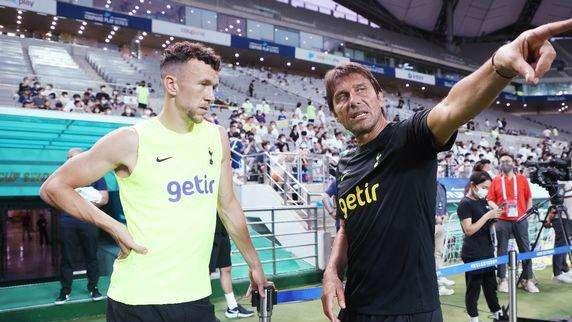 Perisic fuori da Tottenham-Siviglia, Conte: "Ha avuto un infortunio serio, dobbiamo andare passo dopo passo"