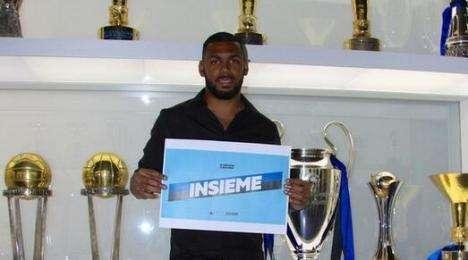 FOTO - Ora anche M'Vila lancia lo slogan "Insieme"