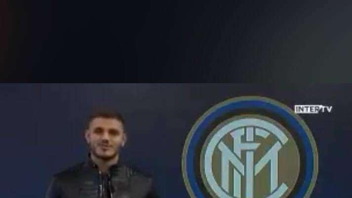 WWE a Milano, Icardi regala la sua maglia al roster di Smackdown: "Scoprirete il calore dei tifosi interisti"