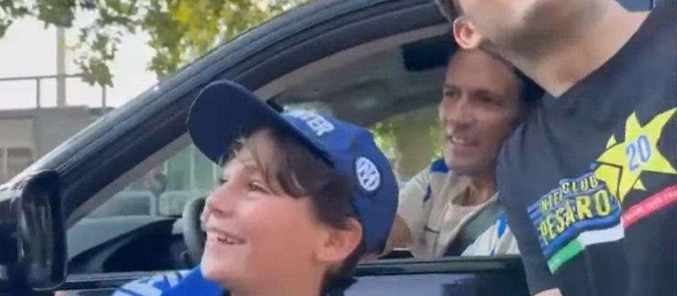 VIDEO - Inter-Lecce, allenamento speciale a San Siro: l'arrivo dei giocatori. Selfie per Taremi e Inzaghi