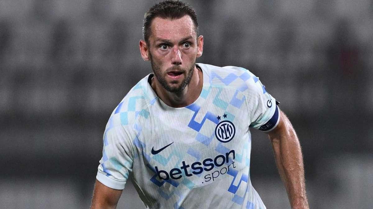 Van der Vaart esalta De Vrij: "Preferisco difensori con più stile, ma lui non commette errori. Lo apprezzo molto"