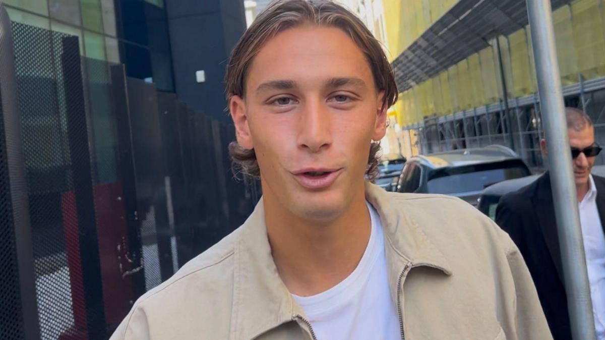 VIDEO - Esposito in sede per il rinnovo: "Sono felice, ma non ci accontentiamo"