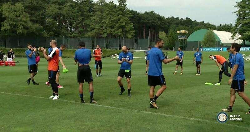 Prima seduta pre-Genoa: partitella finale con i ragazzi della Primavera, Pinamonti e Brozovic in gol
