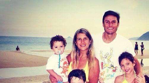 FOTO - Zanetti al Mondiale. In spiaggia con famiglia