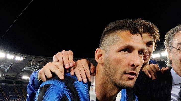 Materazzi, ecco il gavettone a Galeazzi che sorride...