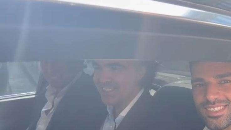 VIDEO - Taremi lascia la sede dell'Inter col suo entourage: un grande sorriso e il tradizionale "Forza Inter"