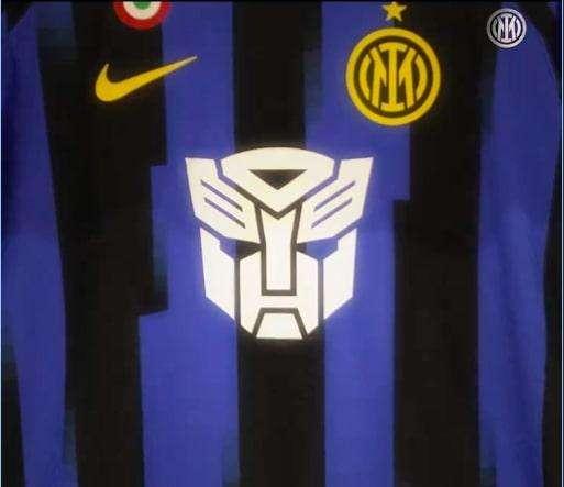 VIDEO - L'Inter lancia la maglia che celebra la saga Transformers: "Esiste molto più di quello che i nostri occhi riescono a vedere"