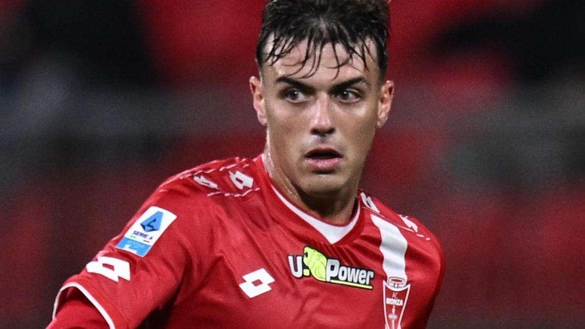 Sky - Inter su Maldini? Spuntano nel contratto due clausole: ecco il prezzo per i club italiani. E il Milan...