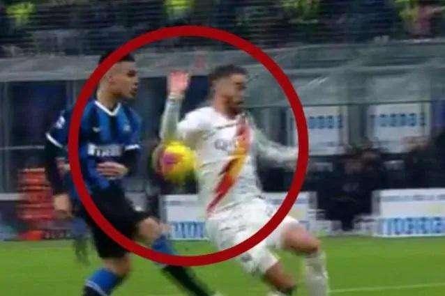 Moviola GdS - Calvarese assolve Spinazzola che la tocca col braccio: c'è il motivo. E pure i dubbi