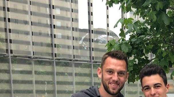 De Vrij, regalo speciale per un tifoso interista: incontro a New York