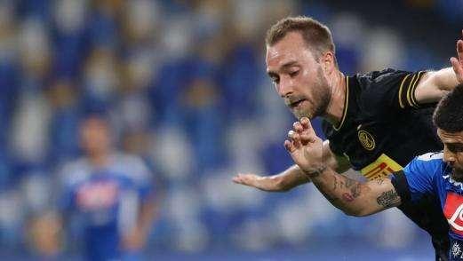 Napoli-Inter - Eriksen domina la scena, applausi anche per Candreva
