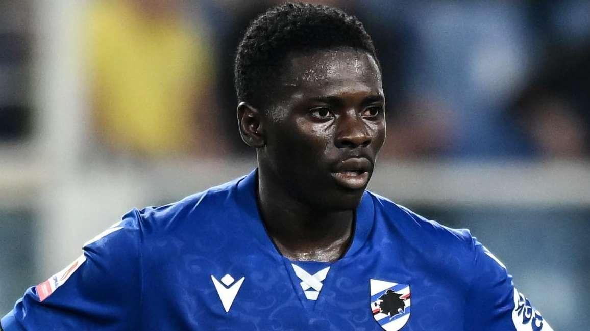 Ennesimo episodio di razzismo, ma Akinsanmiro da vittima diventa carnefice. L'Inter al suo fianco: "Siamo con te"