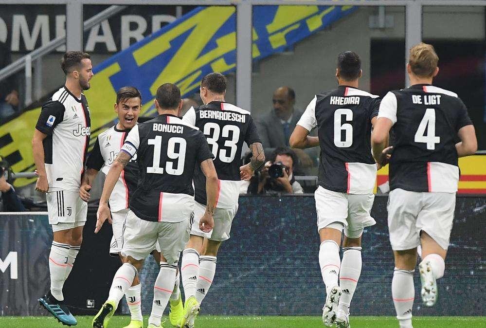 Higuain spacca Inter-Juve: sua la rete del 2-1 che vale vittoria e primato per i bianconeri. Conte, primo ko in Serie A