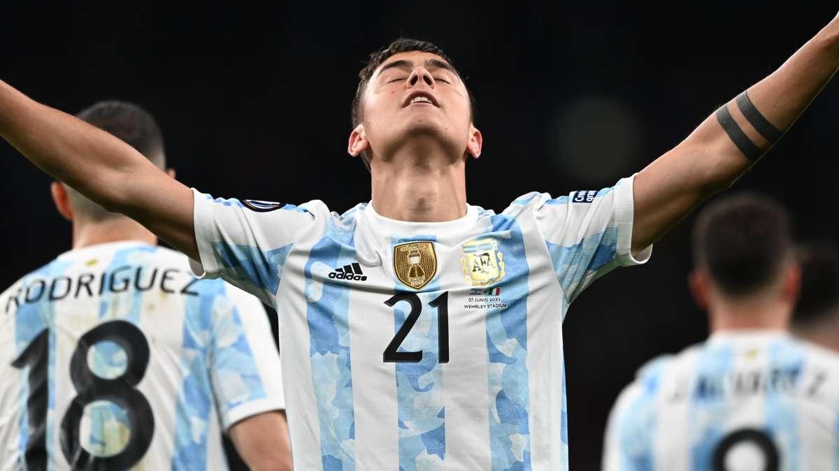 AS - Napoli, suggestione Dybala per il post-Mertens. Ma l'Inter resta in pole