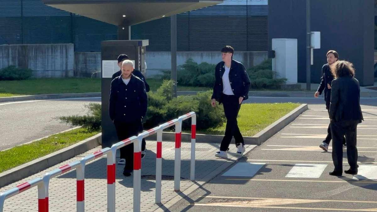 VIDEO - L'Inter in volo verso Monaco di Baviera: Dimarco c'è. Ed è presente anche... il cuscino di Thuram