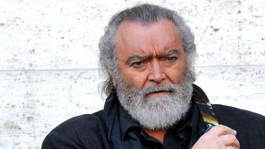 Abatantuono, furia sul Milan: "Non tifo il club di una banca. L’Inter ha una proprietà straniera, ma con delle facce"