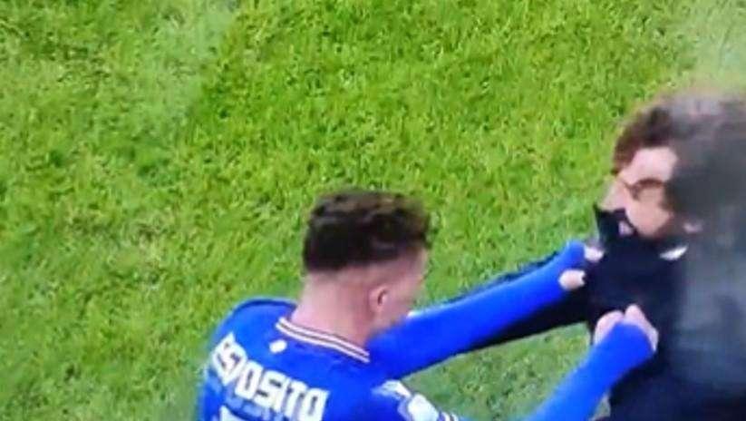 VIDEO - Esposito, festa 'pazza' dopo il primo gol al Lecco: che strattoni al tecnico Pirlo