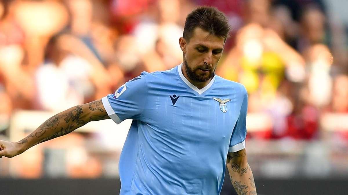 Il Messaggero - Lazio, non si placa il caso Acerbi: il difensore vorrebbe riabbracciare Inzaghi all'Inter