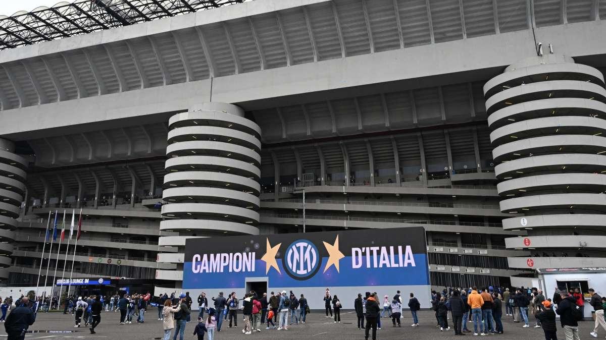 Corsera - Politica allineata: sì al restyling di San Siro, 'no' ai nuovi stadi a San Donato e Rozzano