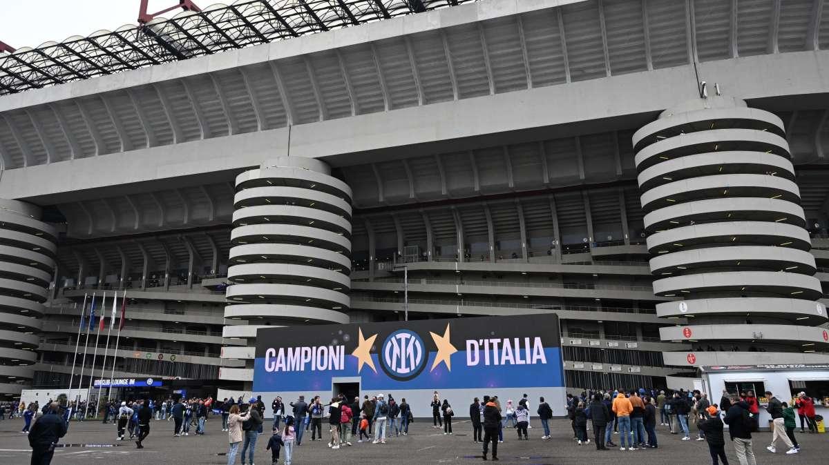 Corsera - Nuovo San Siro, un video allarma i residenti: squadra di operai al parco dei Capitani. Il Comune: "Sono sopralluoghi"