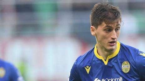 FcIN - Intrigo Kumbulla: il Napoli ha il sì del Verona, l'Inter quello del giocatore. E il Man.Utd era a San Siro