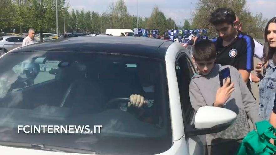 VIDEO - De Vrij fuori da Appiano, foto e autografi per tutti