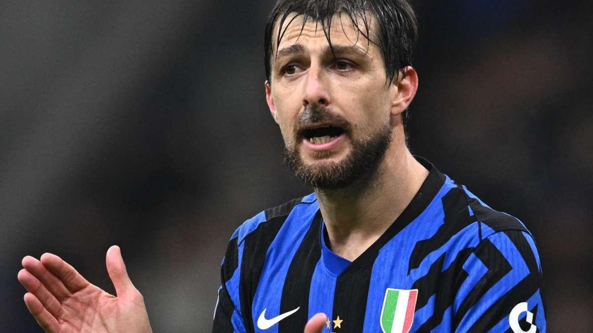 GdS - Dubbio in difesa: ballottaggio tra Acerbi e De Vrij. Ieri Inzaghi ha testato l'ex Sassuolo...